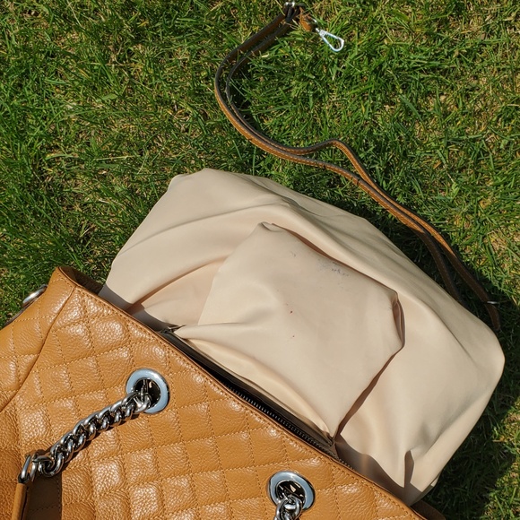 ♻️DONATED ♻️ Ron White  Quilted Hand Bag (with Crossbody option) - Picture 11 of 15